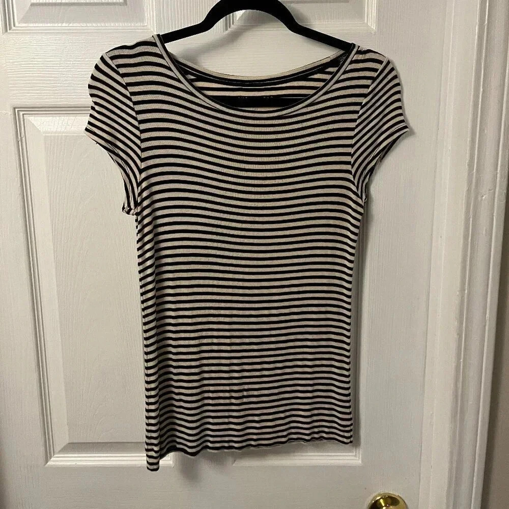 Women’s The Limited Short Sleeve Top Size Medium